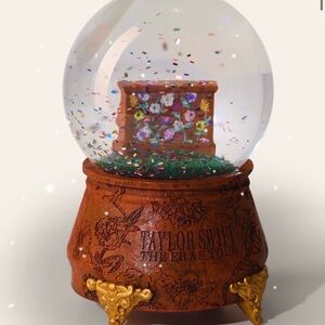 TAYLOR SWIFT | THE ERAS TOUR ACOUSTIC PIANO SNOW GLOBE